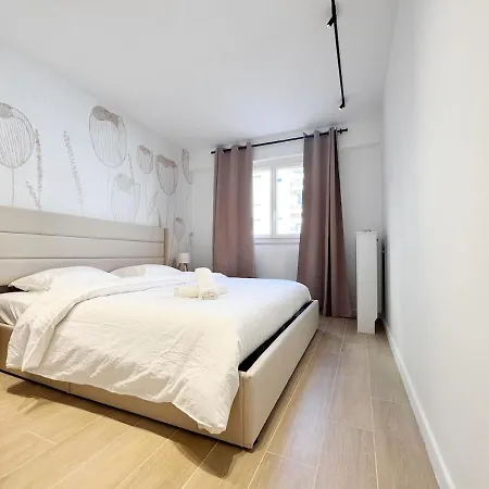 Rf112 - T3 Lumineux A Deux Pas Du Port *